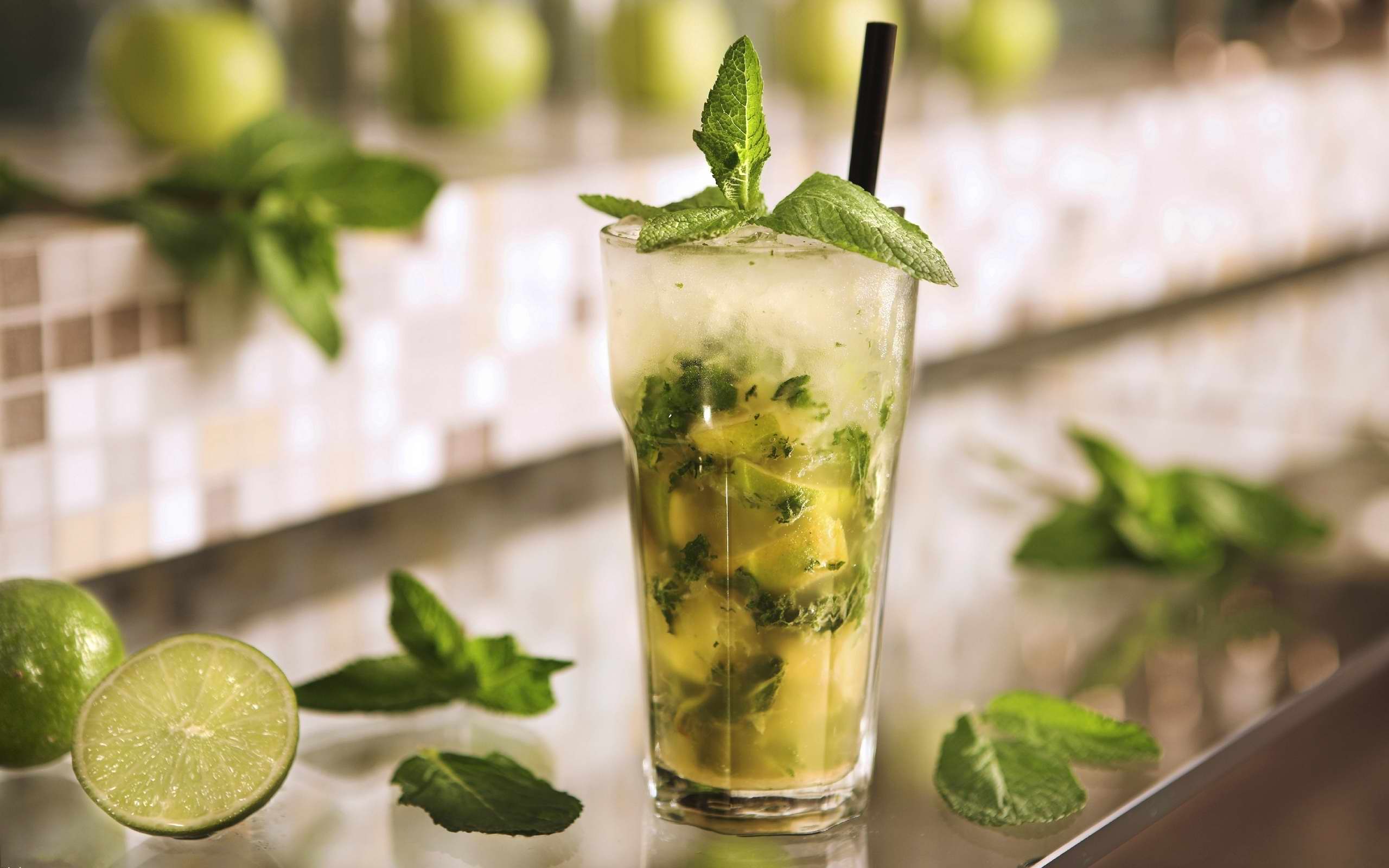 food-drinks-mojito-cocktail